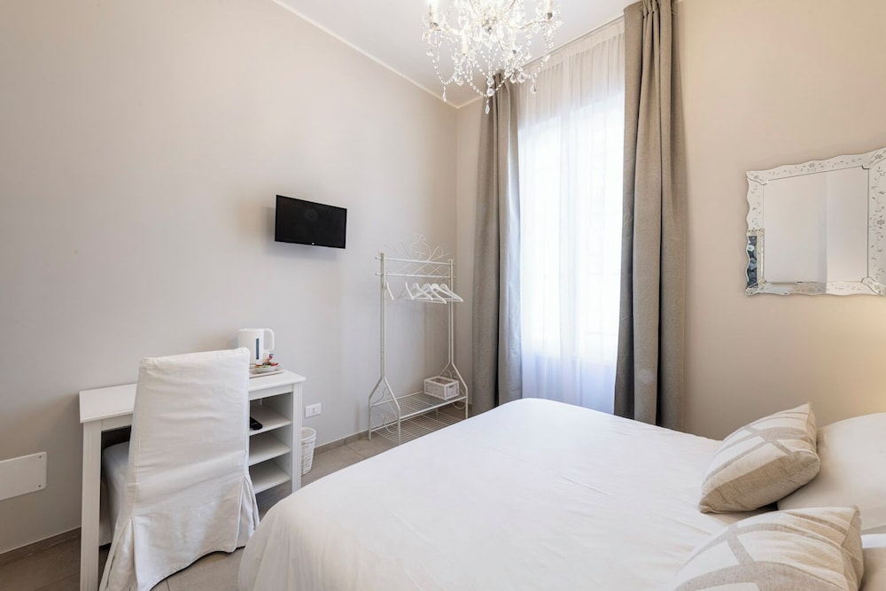 Economy Double Room photo 3