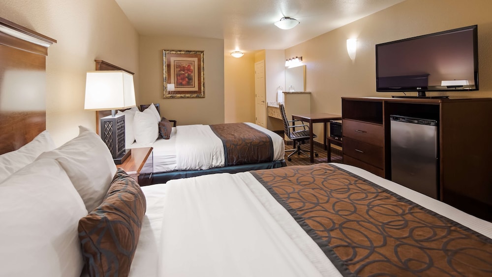 Standard Room, 2 Queen Beds, Non Smoking, Refrigerator & Microwave - Photo 1