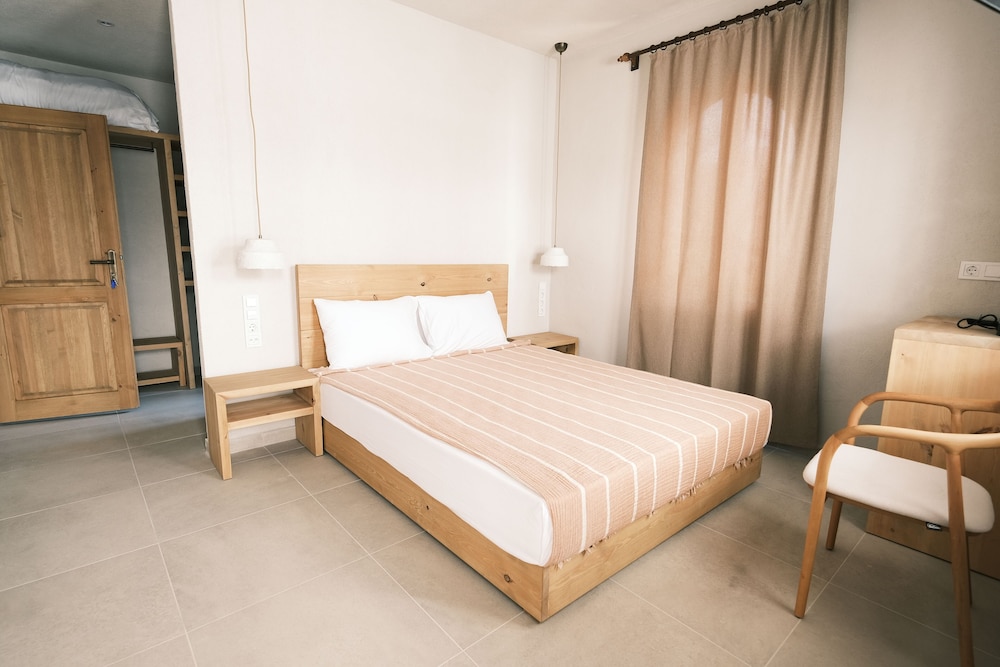 Double Room, 1 Queen Bed, Balcony - Photo 1