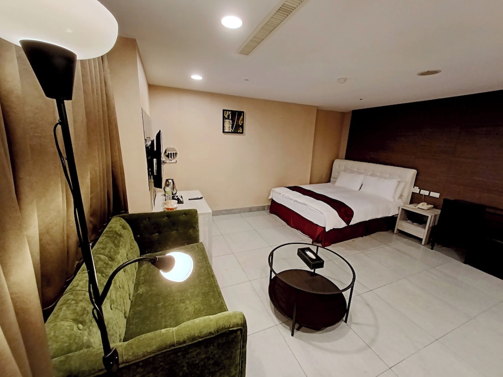Superior Double Room, Bathtub