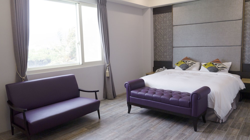 Deluxe Studio Suite, 1 Queen Bed, Courtyard Area photo 1