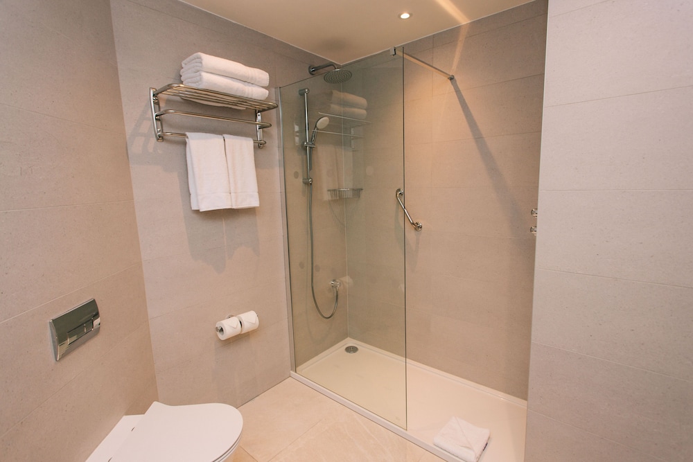 Executive Double Room Single Use, 1 Queen Bed thumbnail 5