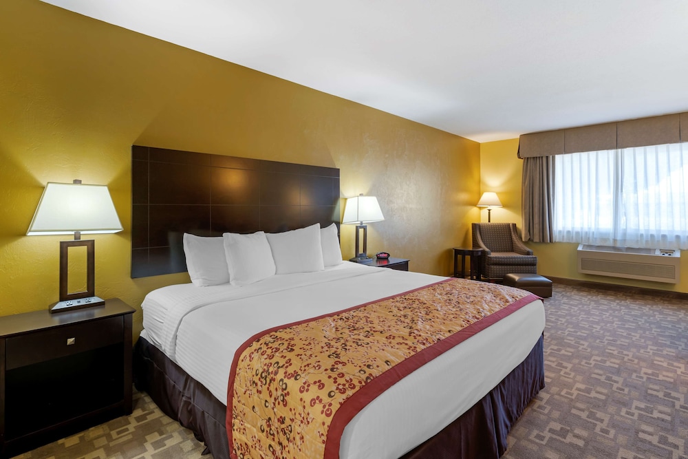 Standard Room, Multiple Beds, Non Smoking, Refrigerator & Microwave (Larger Room) photo 1