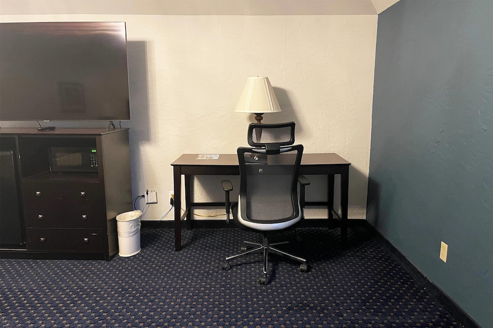 Studio Suite, 1 King Bed, Non Smoking - Photo 5