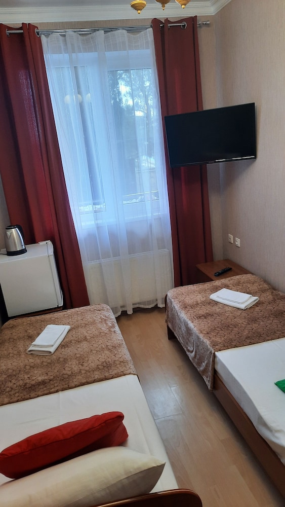 Economy Twin Room photo 2