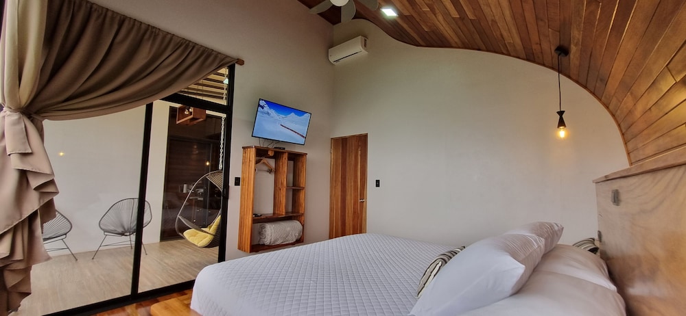 Deluxe Bungalow, 1 Bedroom, Hot Tub, Mountain View