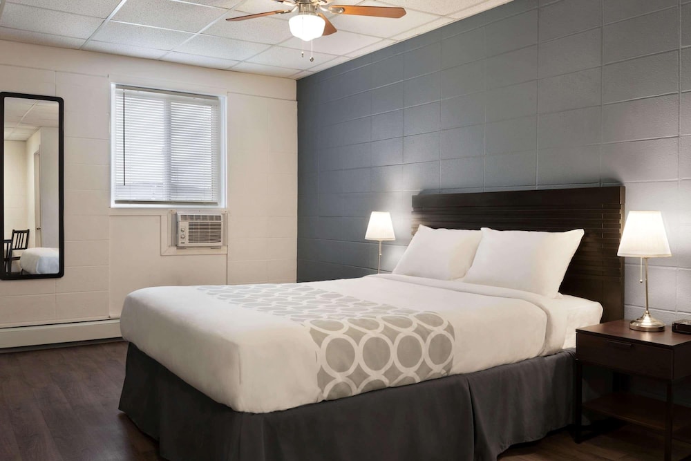 Room, 1 Queen Bed, Non Smoking (Efficiency) photo 3