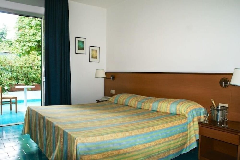 Basic Double Room, Smoking