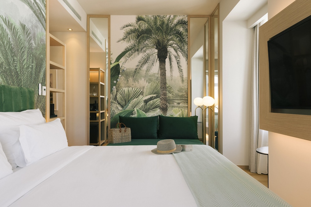 Premium Room (Corner) thumbnail 6