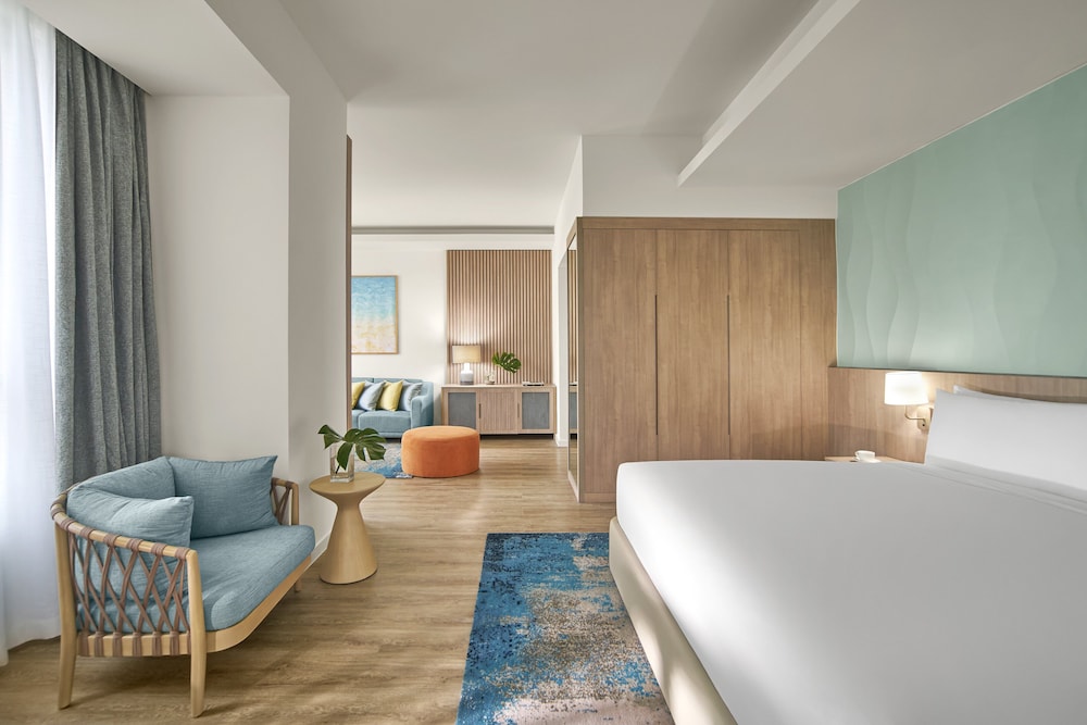 Suite, 1 Bedroom, Smoking - Photo 3
