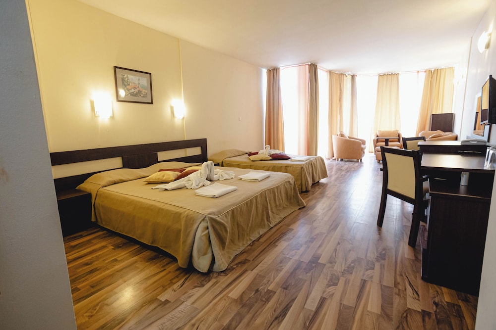 Superior Triple Room, Balcony