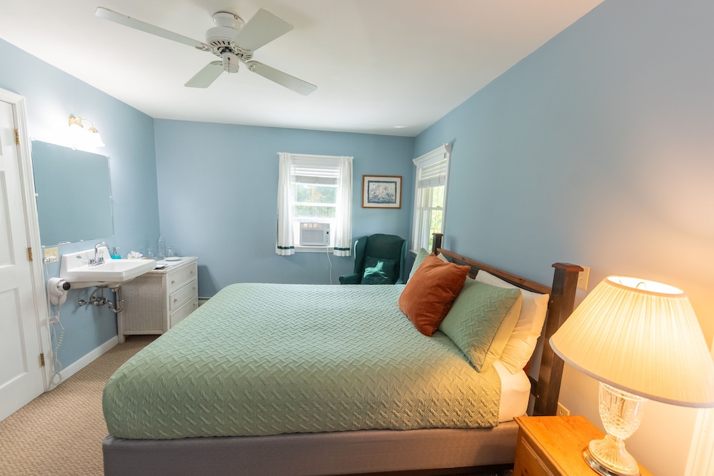 Room, 1 Queen Bed, River View, Ground Floor photo 2