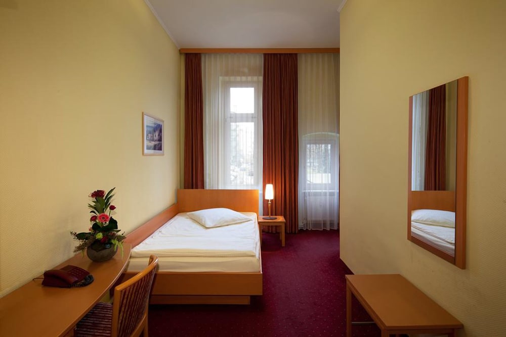 Superior Single Room, 1 Queen Bed