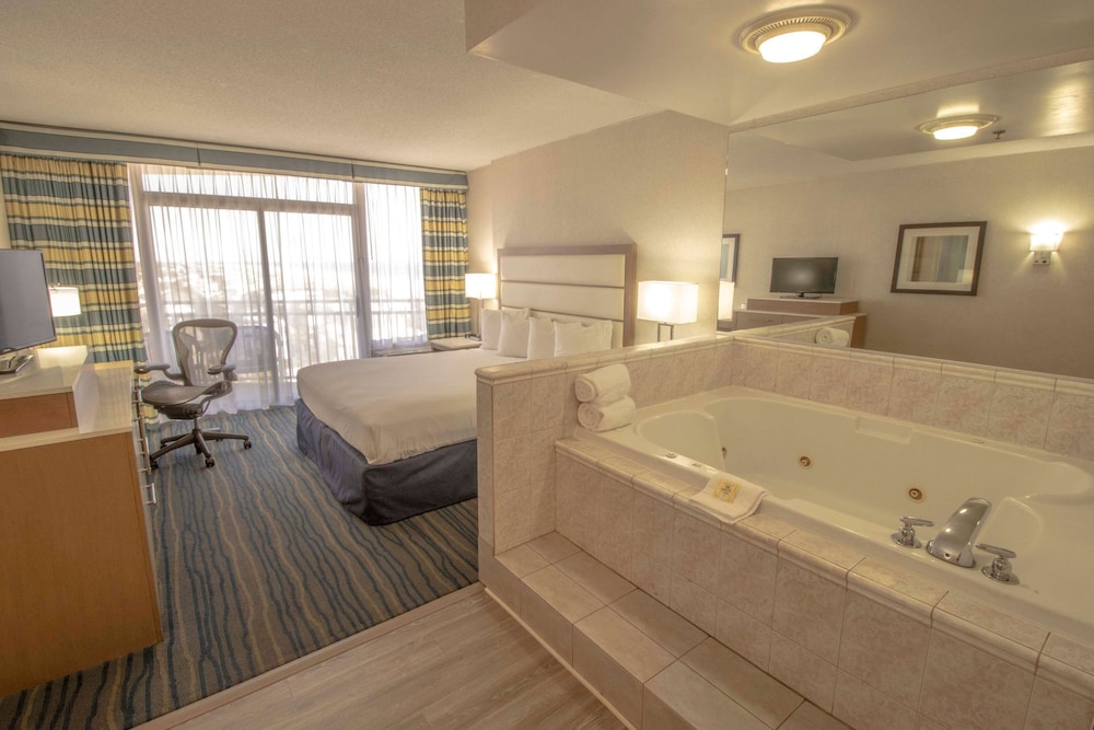 Room, 1 King Bed, Non Smoking, Jetted Tub (Coastal) - Photo 1