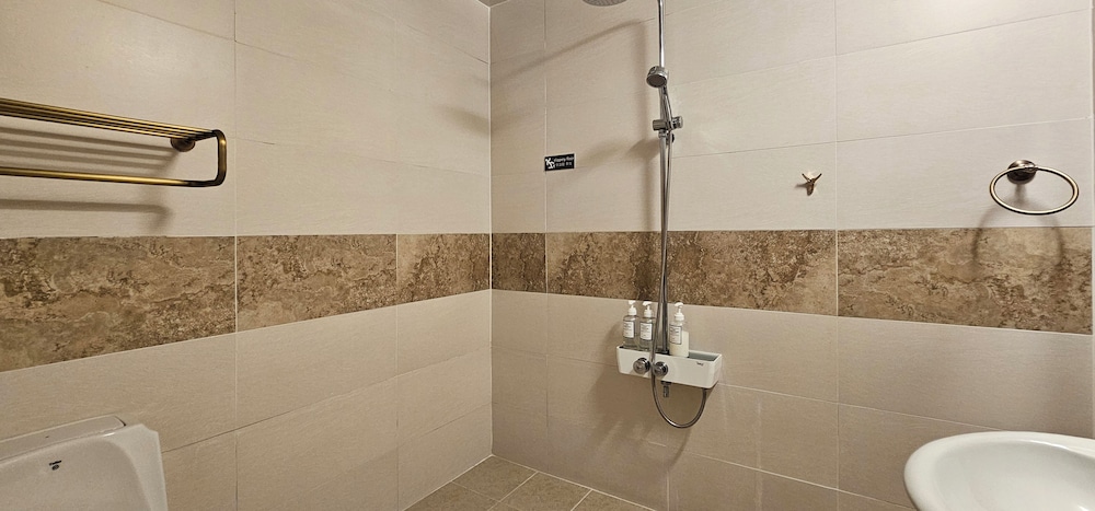 Deluxe Double - Balcony, Ocean Harbor View (Twin Bed Not Available) photo 3