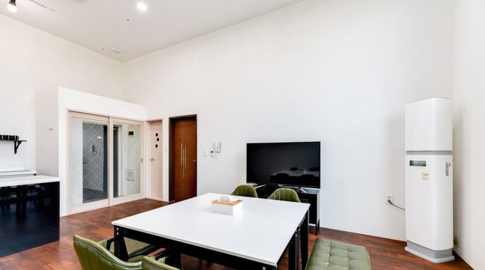 Room (Mini Two Bedroom 302)