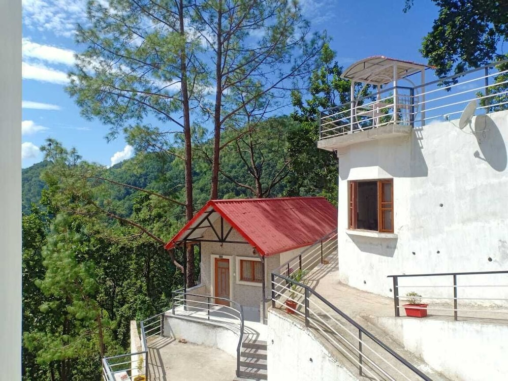 Superior Cottage, Hill View