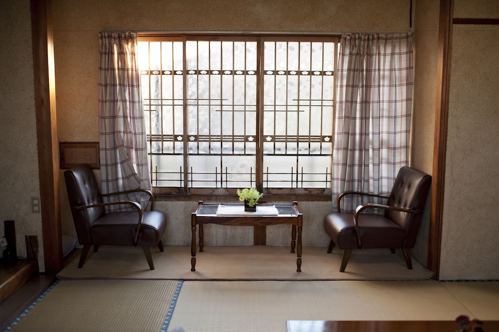 Japanese Style Room, 20sqm (With Toilet), Non Smoking, Max. 4 Futon photo 3