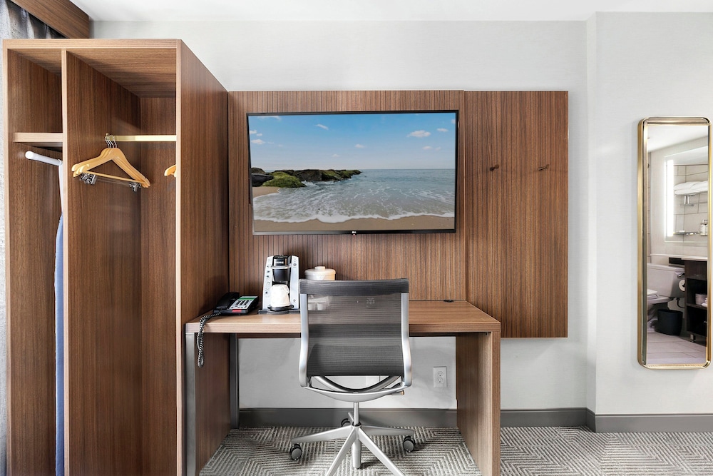 Standard Room, 2 Double Beds, Accessible Bathtub, City View (Communications)