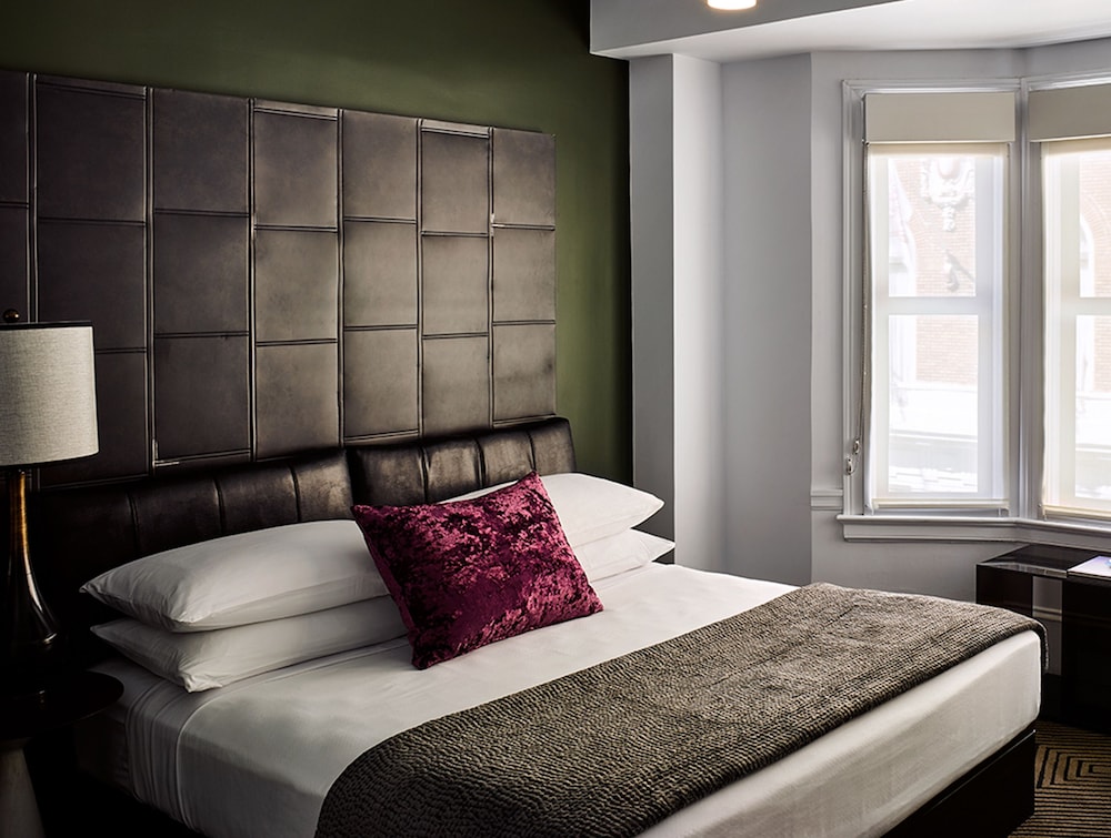 Premier Room, 2 Queen Beds - Photo 2