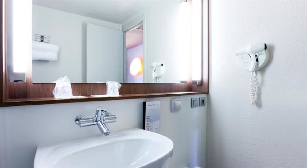 Next Generation, Standard Room, 2 Twin Beds - Photo 4