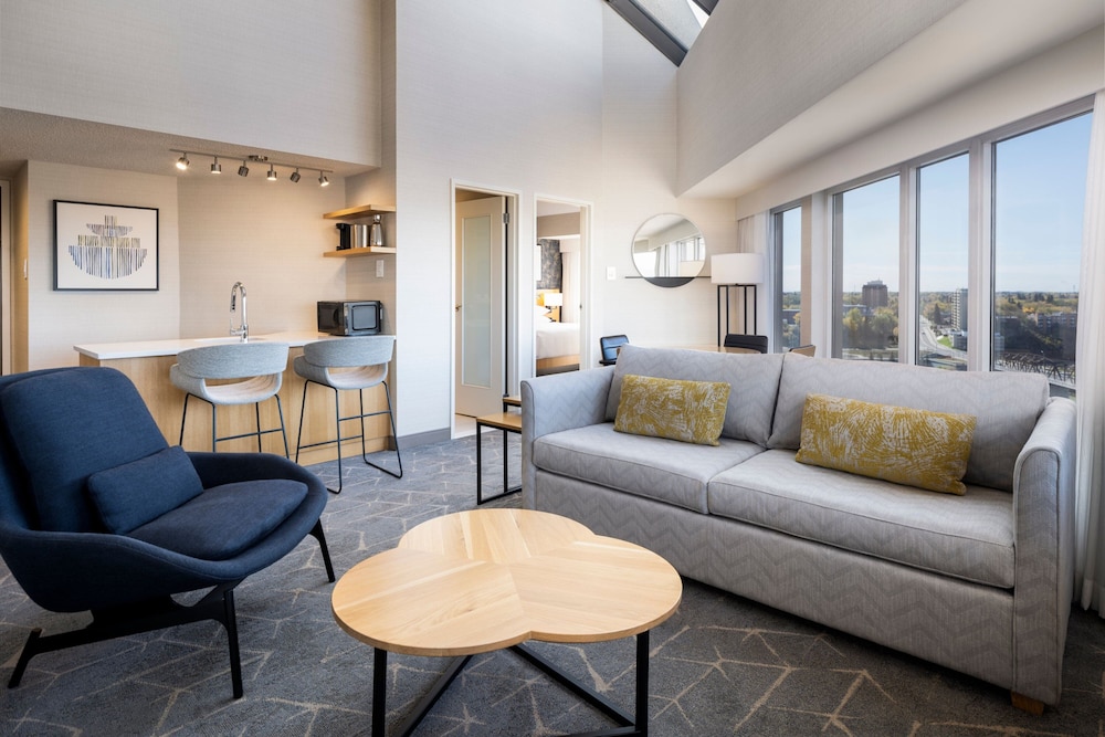 Executive Suite, 1 Bedroom - Photo 1