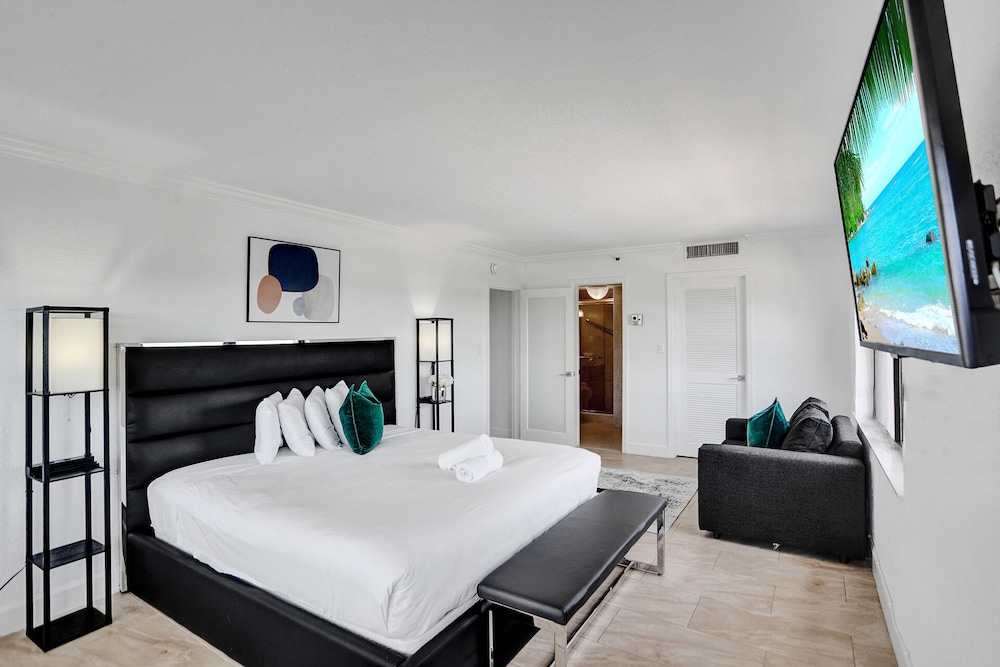 Corner 2br With Ocean View And Beach 820