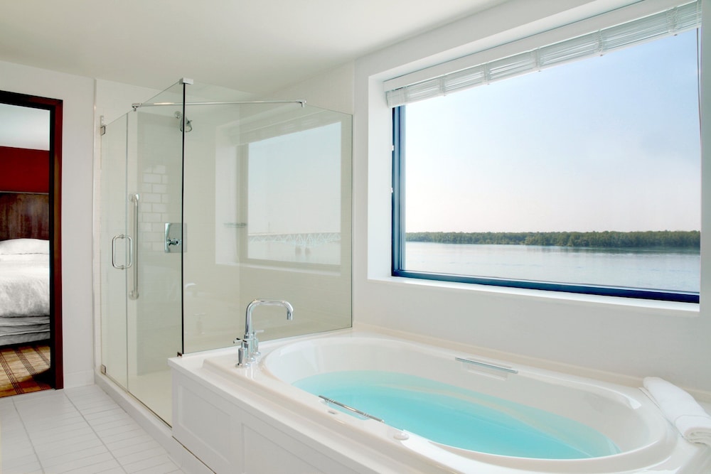 Suite, 1 Bedroom, River View - Photo 17