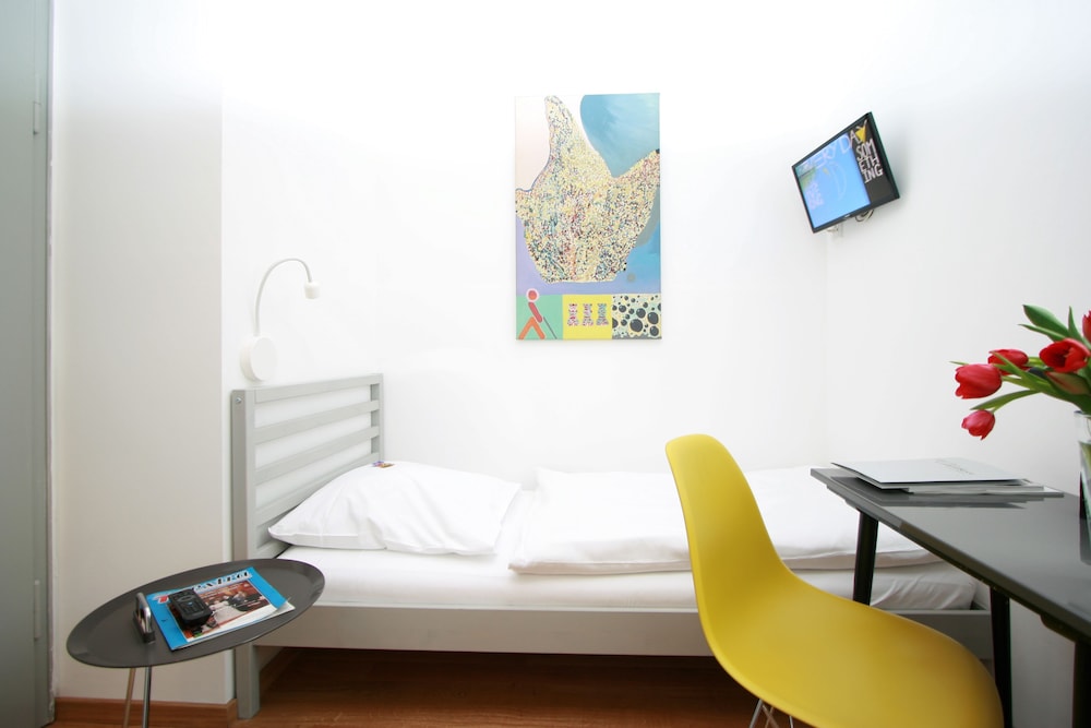 Economy Single Room, Shared Bathroom photo 2