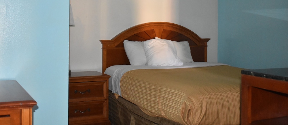 Standard Room, 1 King Bed, Refrigerator & Microwave photo 1