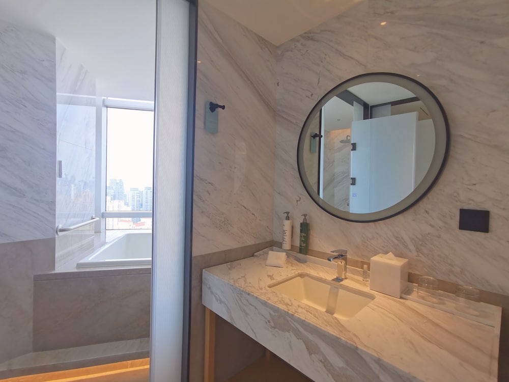 Deluxe Suite, 1 King Bed