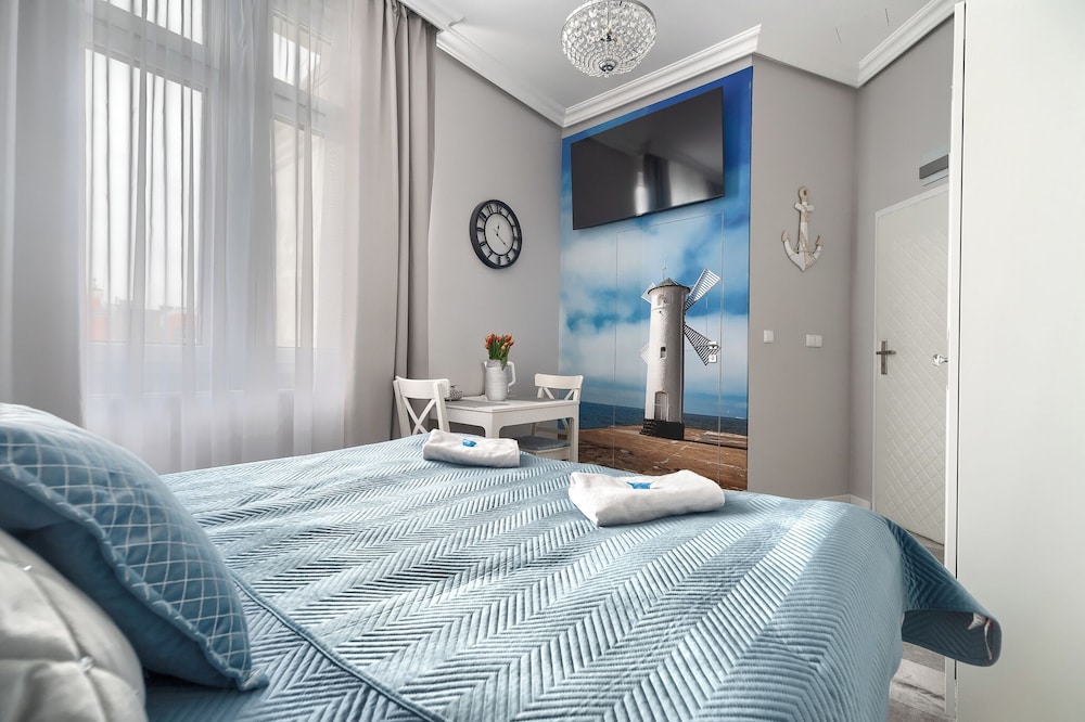 Classic Double Room, 1 Queen Bed, Private Bathroom photo 3