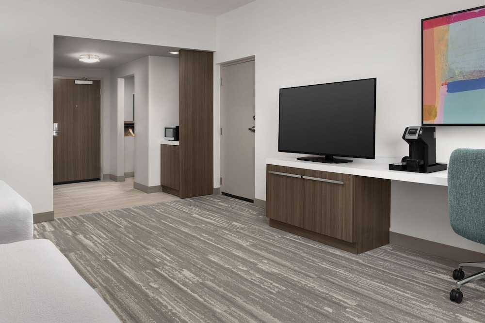 Room, 2 Queen Beds, Accessible, Bathtub - Photo 2