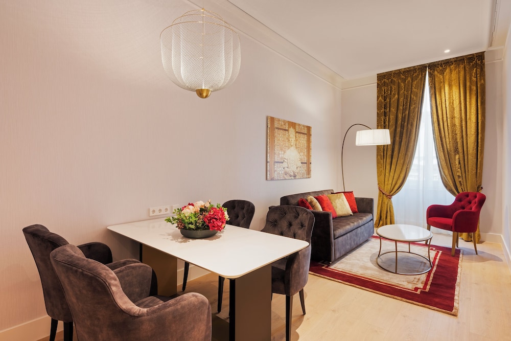 Luxury Suite
