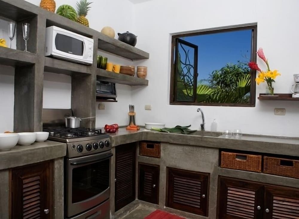 Deluxe Villa, Multiple Beds, Partial Ocean View photo 3