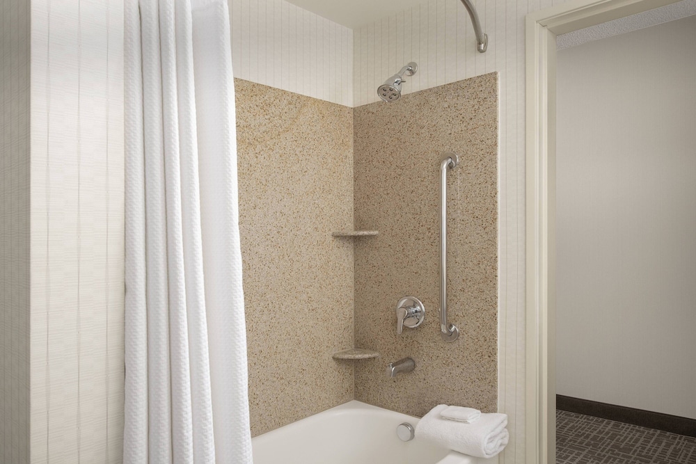 Suite, 1 Bedroom, Corner - Photo 7