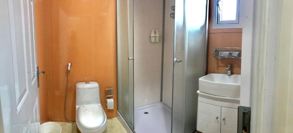 Economy Double Room, 1 King Bed, Sea View, Beachfront photo 2