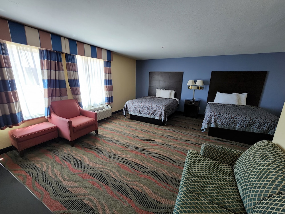 Studio Suite, 2 Queen Beds, Non Smoking - Photo 2