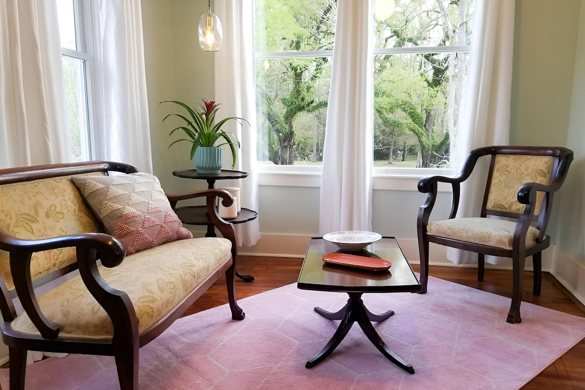 Luxury Suite, 1 King Bed, Balcony, Garden View (Twin Oaks) photo 3