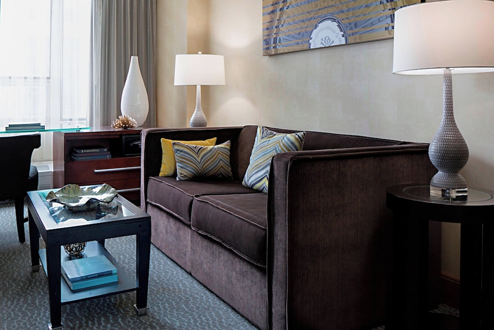 Club Suite, 1 King Bed with Sofa bed photo 1