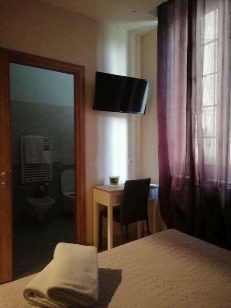 Double Room - Photo 4