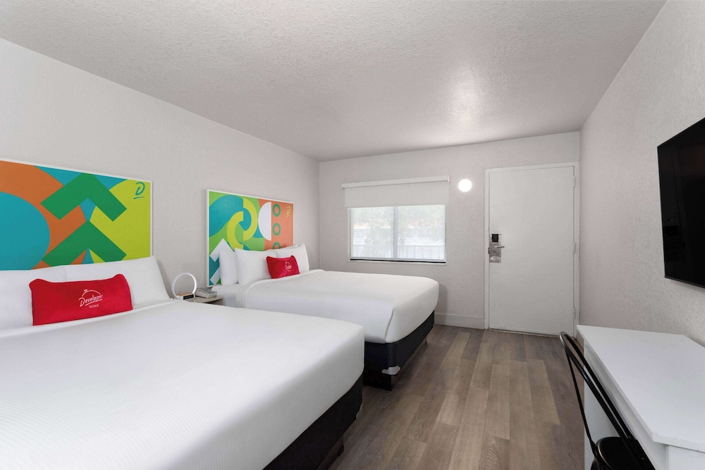 Room, 2 Queen Beds, Non Smoking - Photo 1