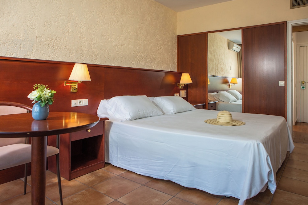 Standard Double Room - Photo 2