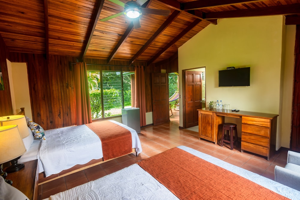 Standard Room, 2 Double Beds, Garden View photo 2
