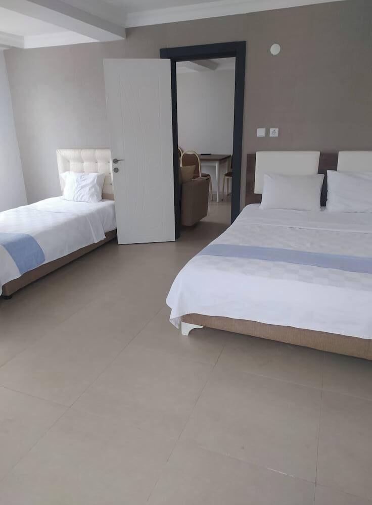Grand Room, 1 Bedroom, Balcony, Valley View