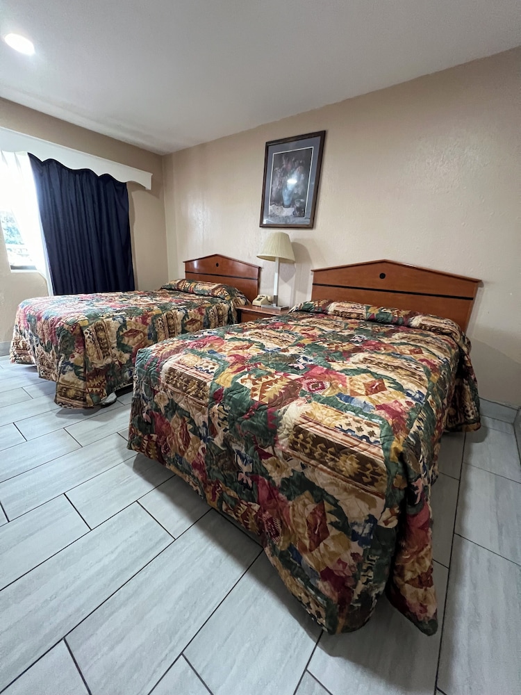 Basic Double or Twin Room, 2 Bedrooms, Smoking photo 1