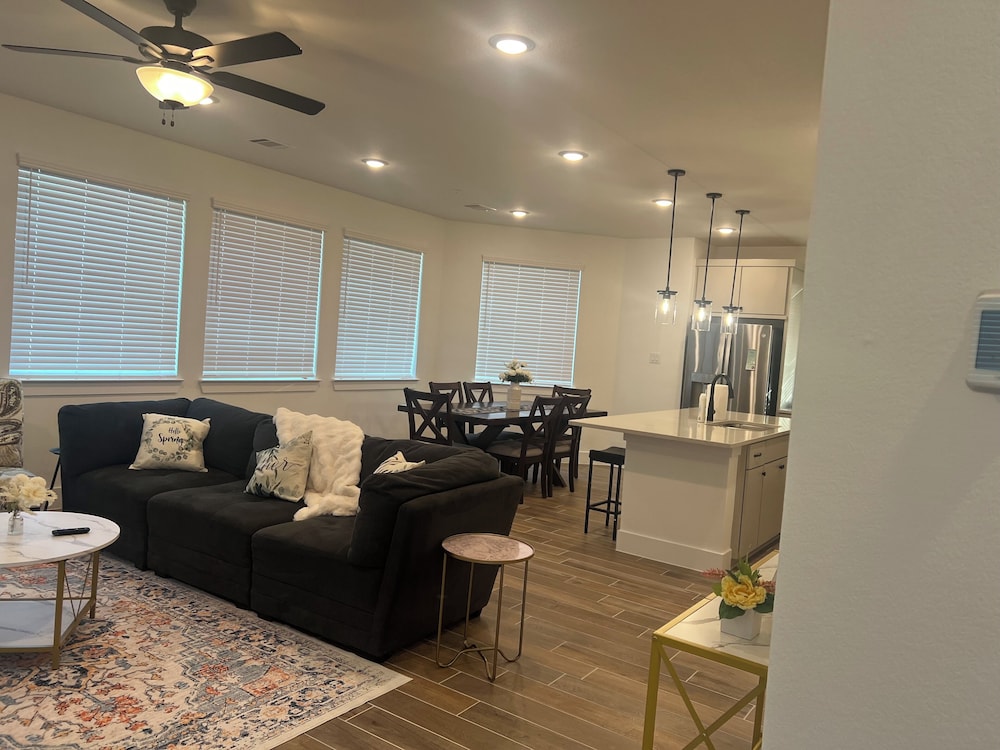 The Clement Chateau - Brand New Home, Billede 14