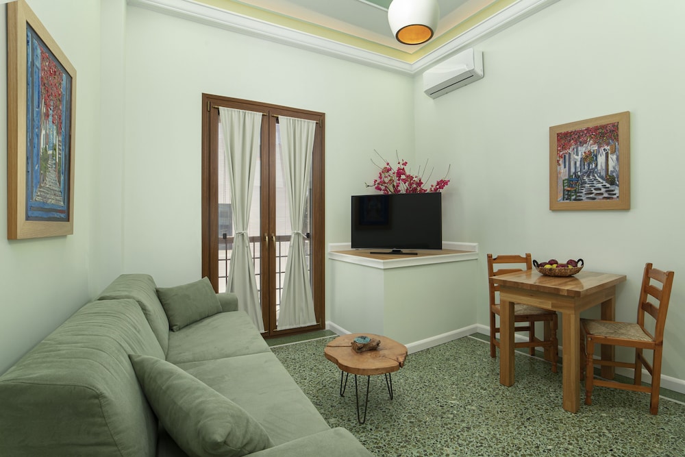 Happy Traveler's Suite - Photo 1