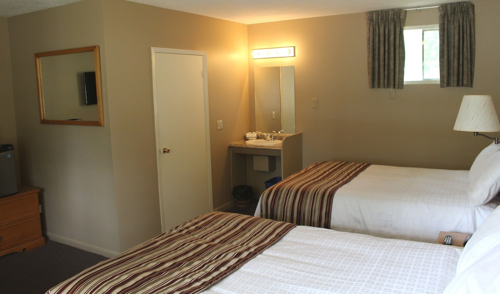 Standard Room, 2 Double Beds, Accessible photo 3