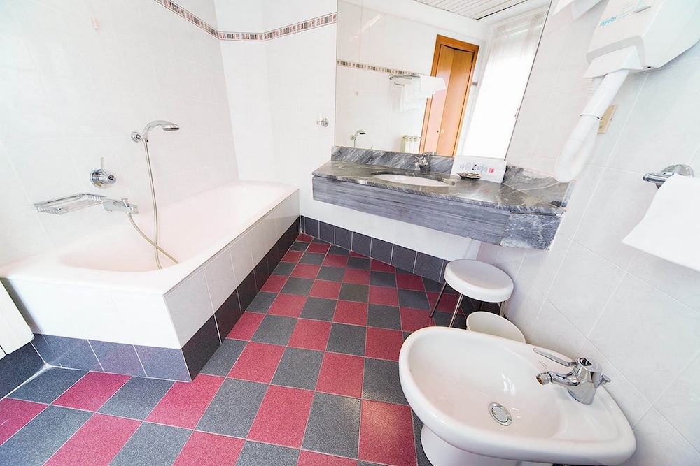 Standard Double or Twin Room photo 2